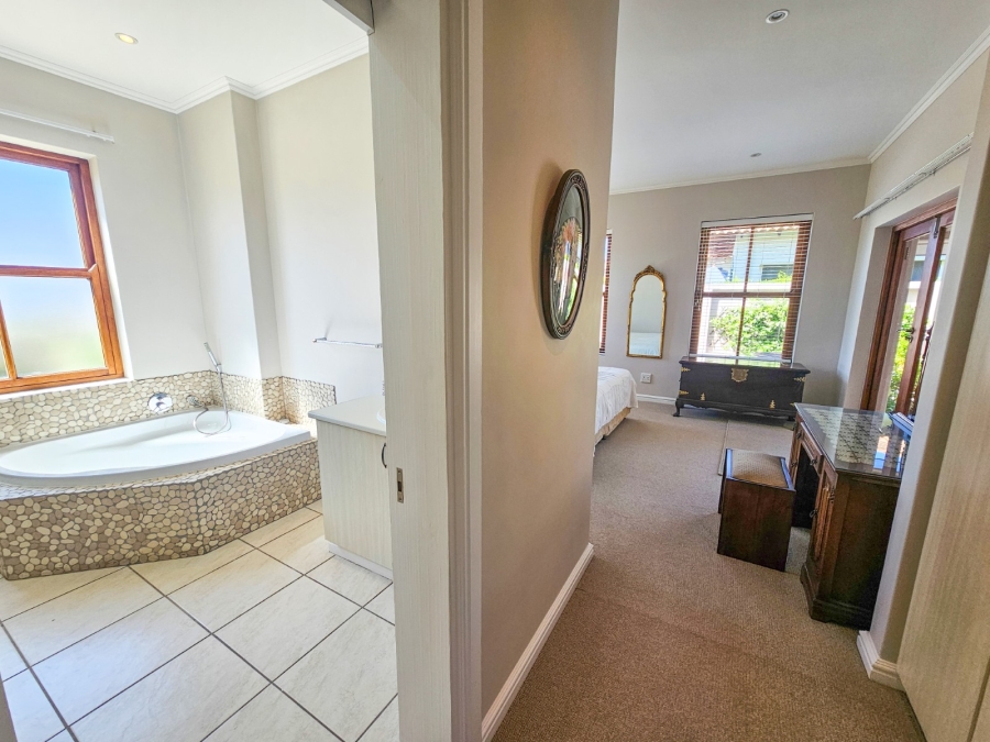 2 Bedroom Property for Sale in Whale Rock Gardens Western Cape